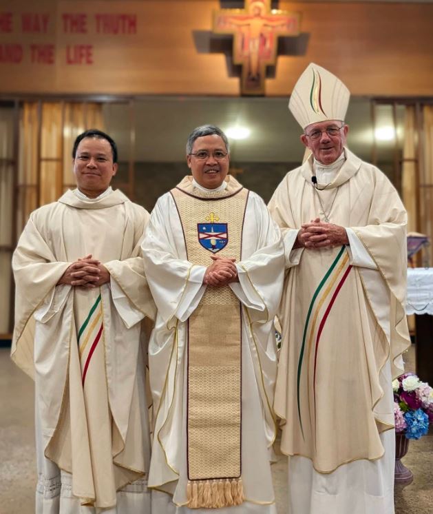 Assistant Priest, Fr Dominc Hoang, Fr Gerard Totañes VG and Bishop Michael Morrissey