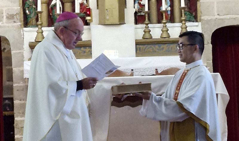 Fr Savio accepts the Word of God as a sign of his Ministry Mullewa1
